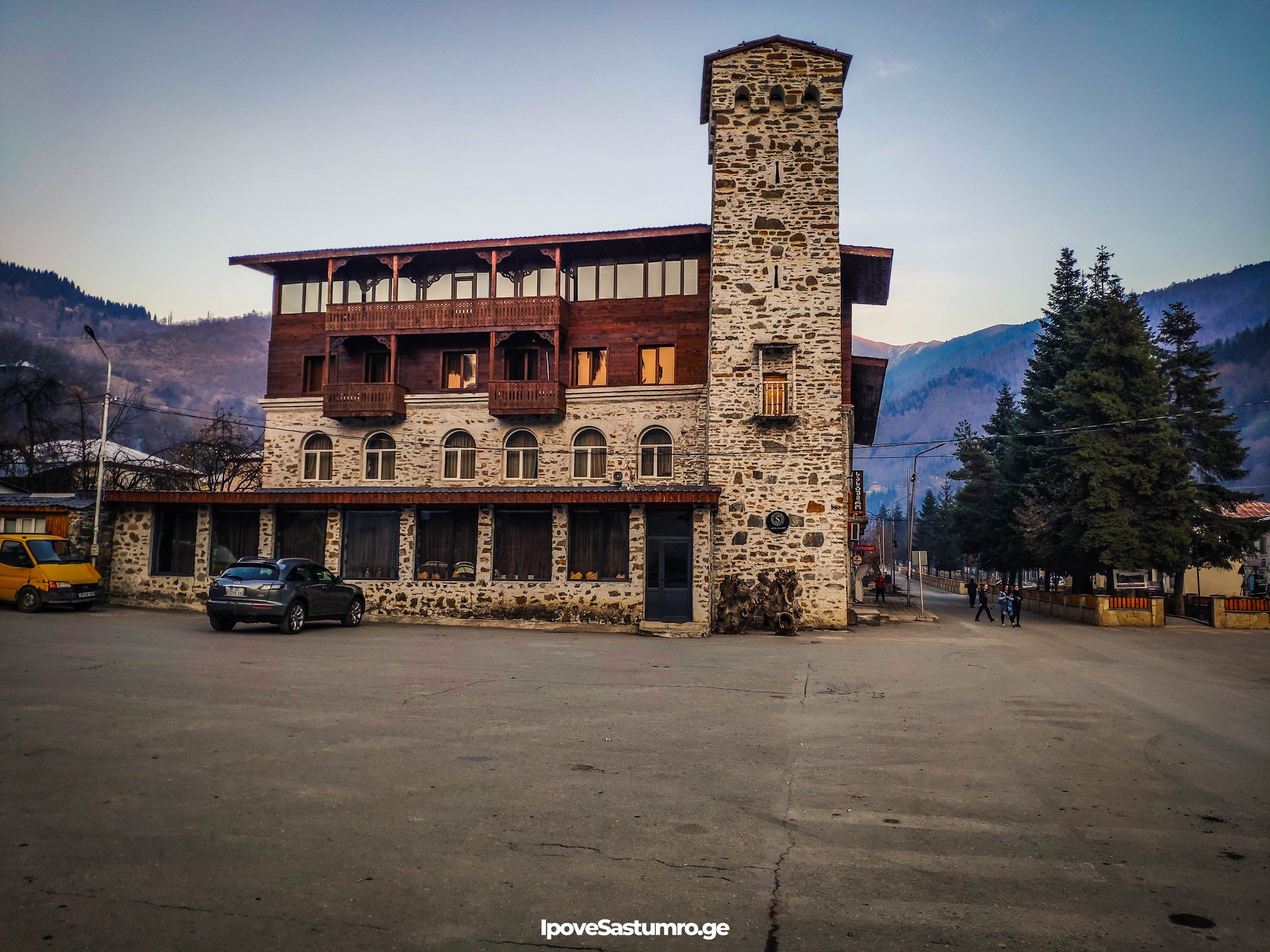 სასტუმრო სვანეთი ლენტეხში